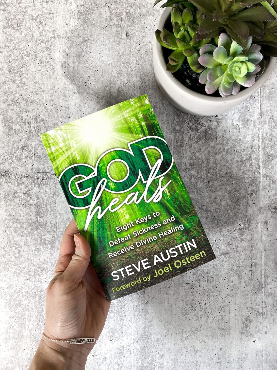God Heals: Eight Keys to Defeat Sickness and Receive Divine Healing